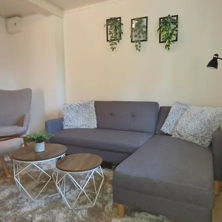 Max Apartment *